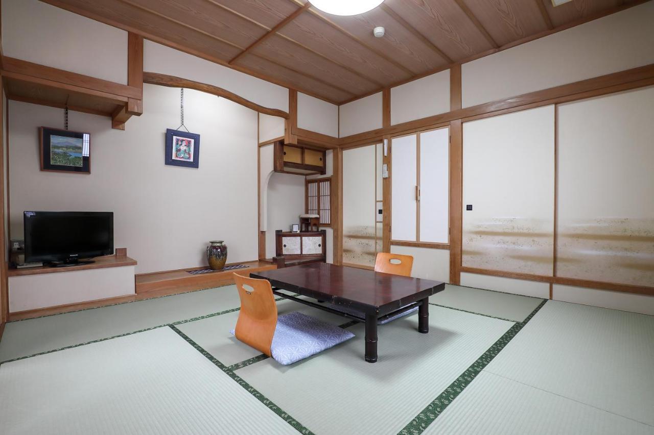 Tsukasaya Ryokan Tsuruoka Bagian luar foto